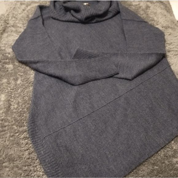 🎈3/$12 Asymmetrical Sweater!!! - Picture 5 of 9